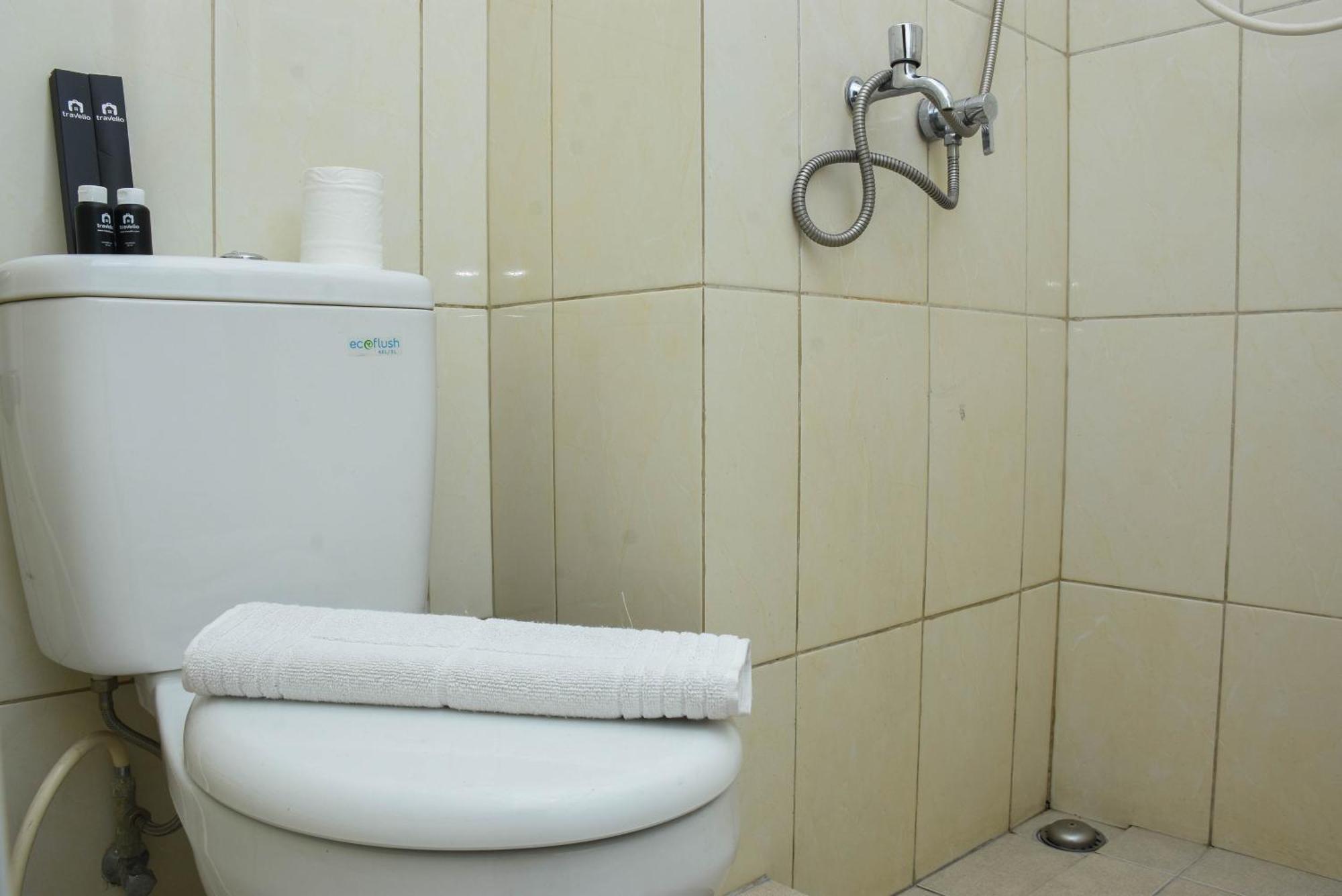 Cozy Living At Springlake Summarecon By Travelio Bekasi
